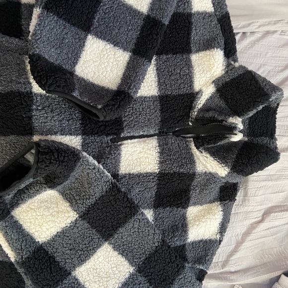 sherpa half zip - Picture 2 of 2